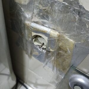 ¿Tu instalación eléctrica cumple con la ley? Lo que todo propietario debe saber sobre el REBT(España) 3 Toma de corriente defefctuosa