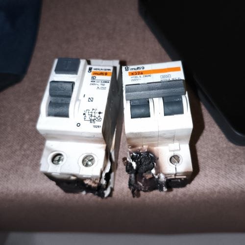 ¿Tu instalación eléctrica cumple con la ley? Lo que todo propietario debe saber sobre el REBT(España) 9 Instalación eléctrica con falsos contactos