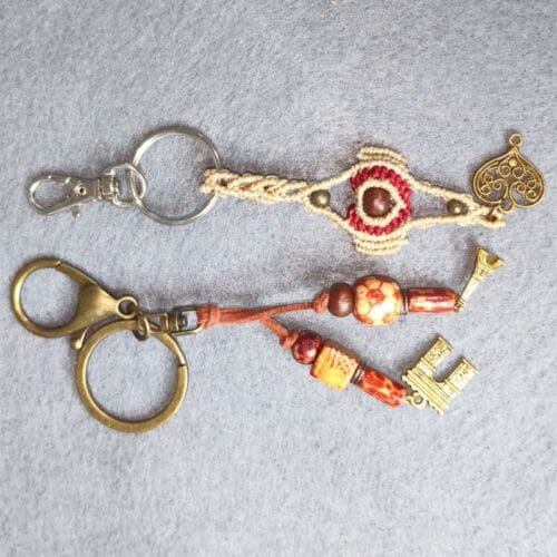 Llaveros en hilo encerado