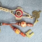 Llaveros en hilo encerado