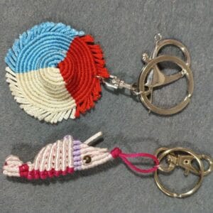 Llaveros en hilo encerado