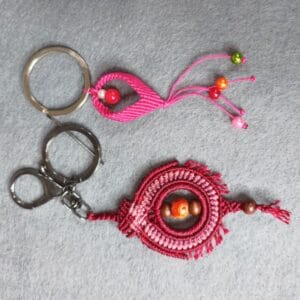 Llaveros en hilo encerado