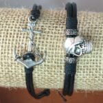 Pulsera de cuero con dije