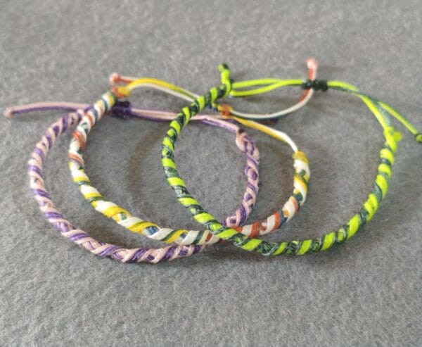 Pulseras de hilo encerado