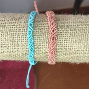 Pulseras de hilo encerado