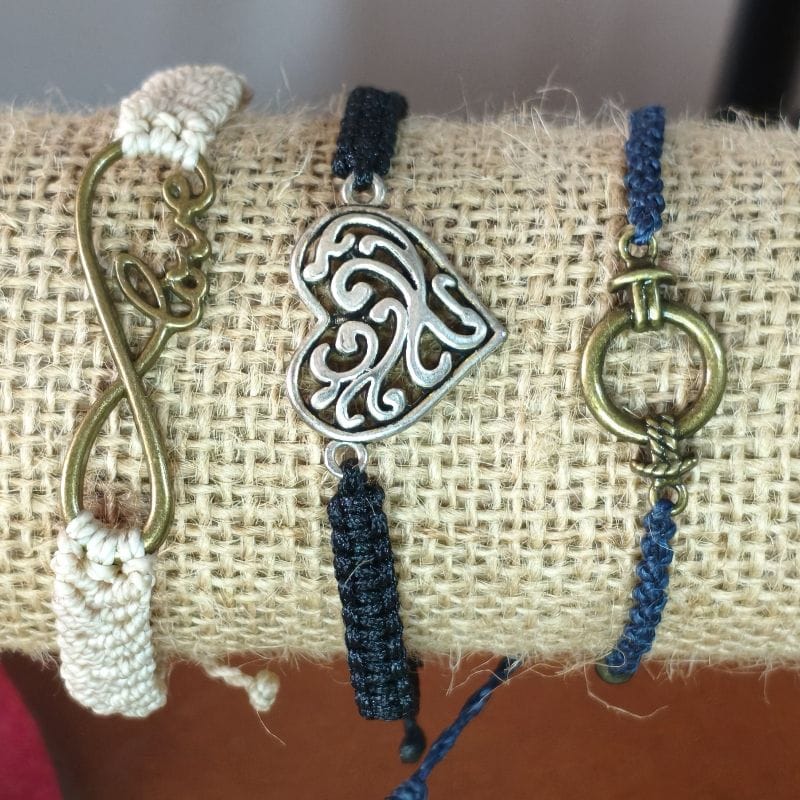 Pulseras de hilo encerado