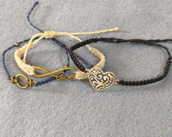 Pulsera de hilo encerado