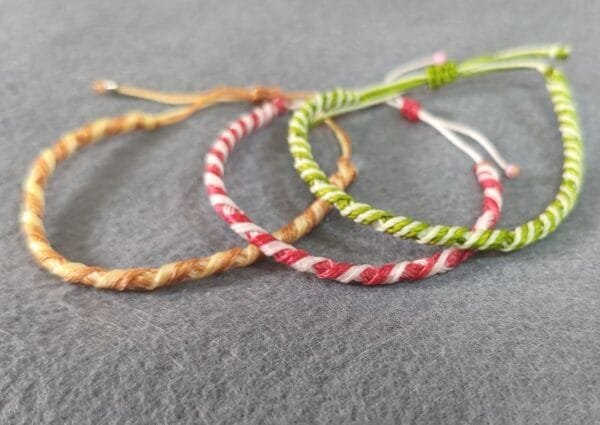 Pulseras de hilo encerado