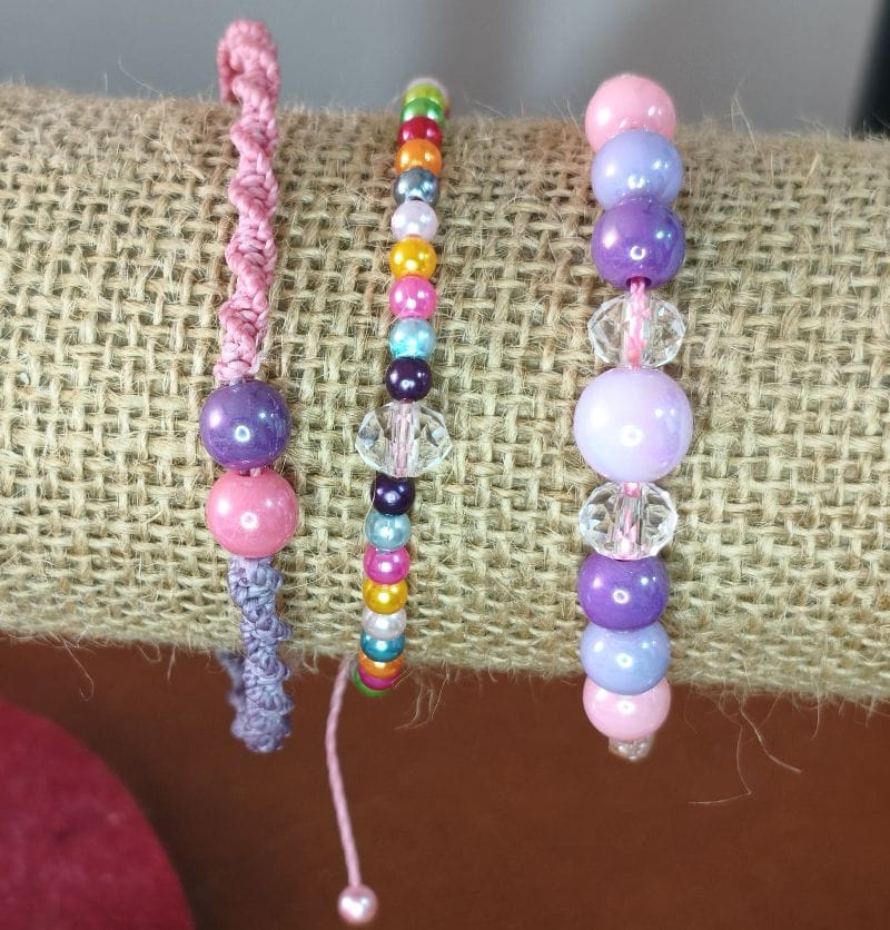 Pulseras de hilo encerado para niñas