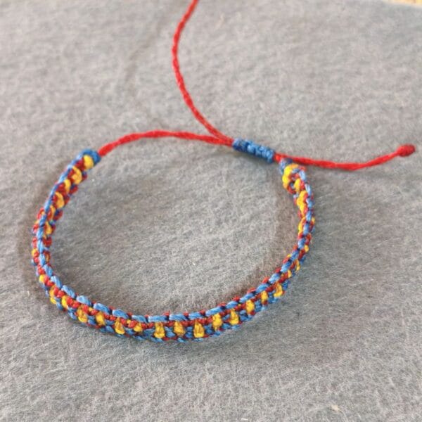 Pulsera de hilo encerado