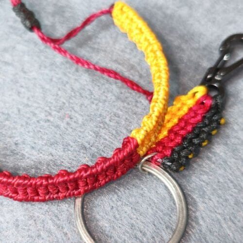 Llaveros en hilo encerado