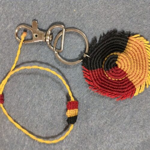 Llaveros en hilo encerado