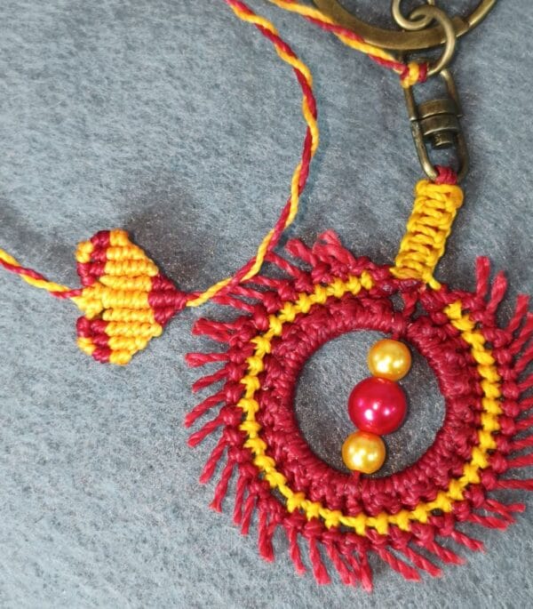 Llaveros en hilo encerado