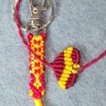 Llaveros en hilo encerado