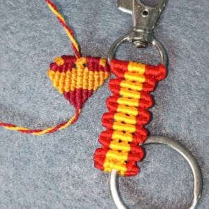 Llavero en hilo encerado